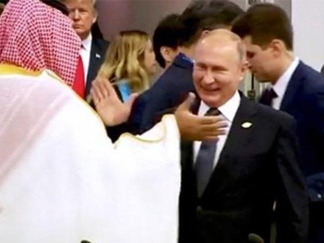 Kremlin’den çok konuşulan selamlaşma hakkında açıklama