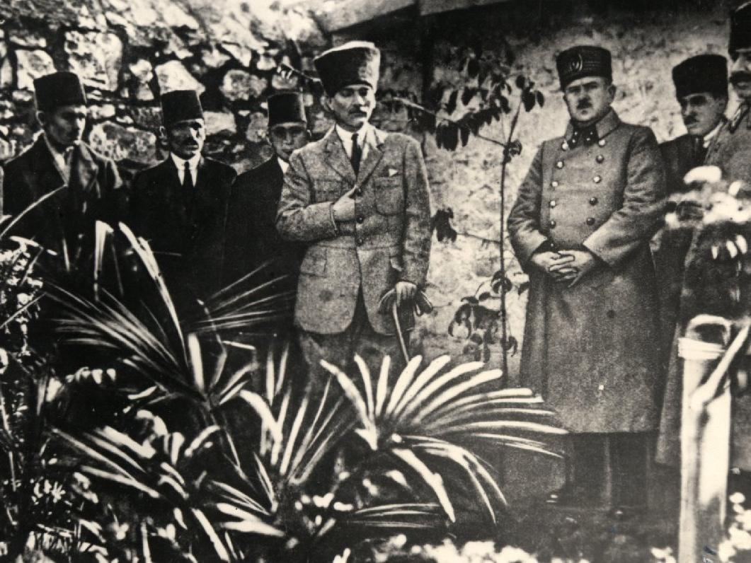 Genelkurmay arşivlerinden Atatürk ve Türk kadını fotoğrafları