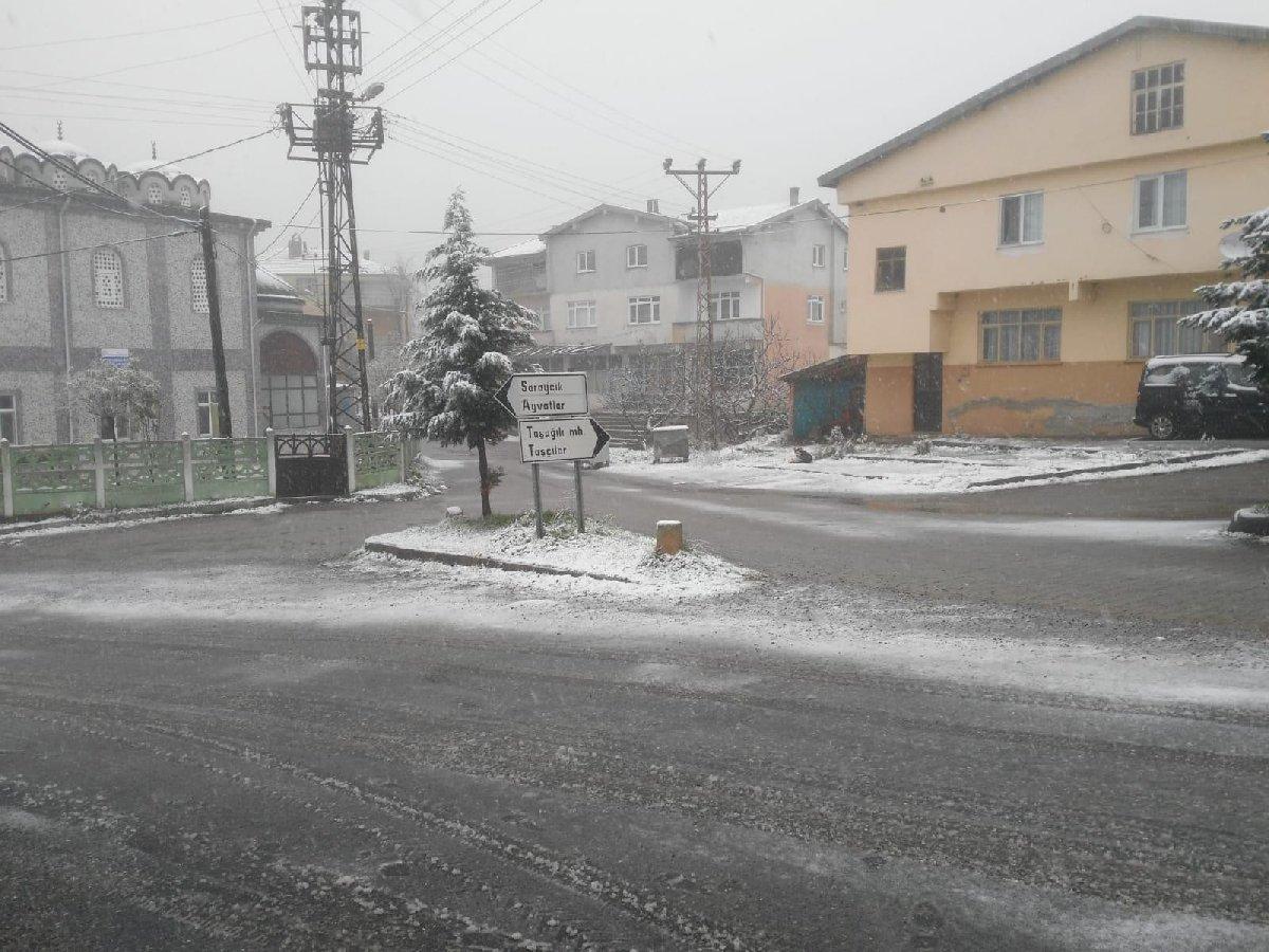Zonguldak'a yılın ilk karı yağdı
