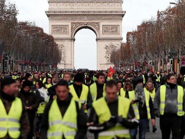 Fransa'daki gösteriler nedeniyle 43 bin kişi işsiz kaldı