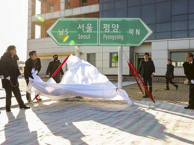 Kuzey ve Güney Kore tren hatlarıyla birleşiyor