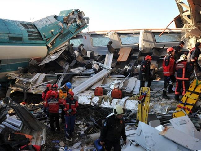 Ankara'daki tren kazası ile ilgili 3 kişi tutuklandı