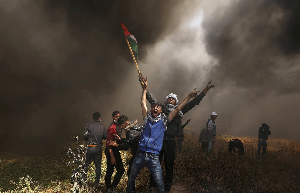 İsrail'in Filistinlilere yönelik sistematik şiddeti Nisan ayında korkutucu boyuta ulaştı. İsrail, gösteri yapan Filistinlilere ateş açtı binlerce insan öldü.