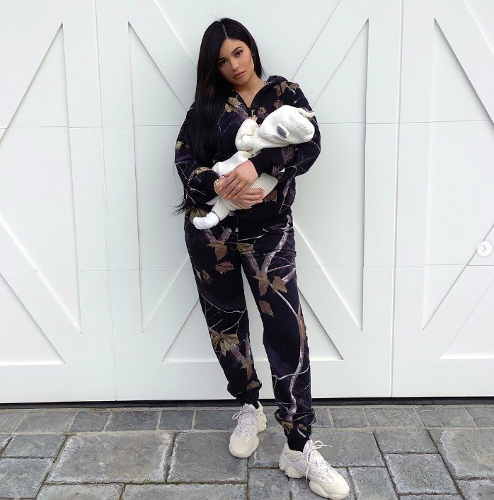 Kylie'nin bebeğiyle yaptığı ilk paylaşım 13.066.988 beğeni ile üçüncü sırada yer aldı. 