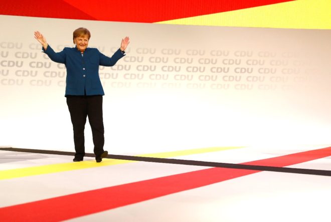 Merkel geçtiğimiz günlerde yapılan kongrede partisinin genel başkanlığına veda etti.