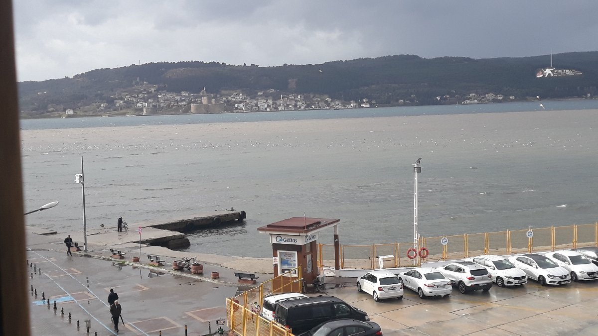 canakkale-bogazinin-rengi-degisti-2