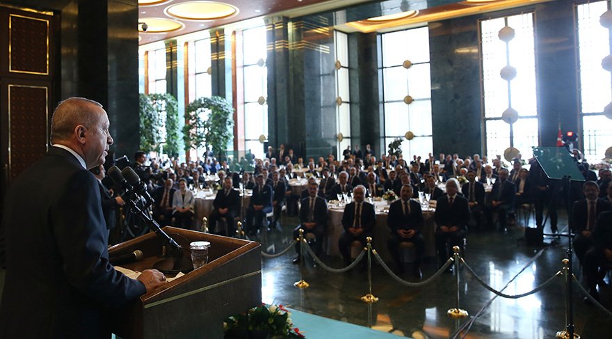 Cumhurbaşkanı ve AKP Genel Başkanı Recep Tayyip Erdoğan Beştepe'de mülki idare amirleriyle buluştu. Foto: AA