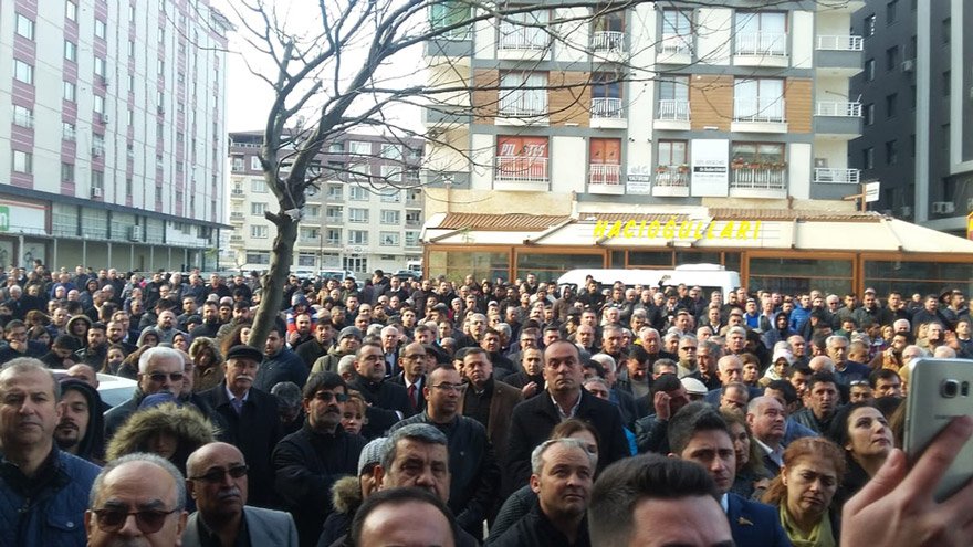 Hataylılar CHP'li Belediye Başkanı Lütfü Savaş için toplandı. DHA