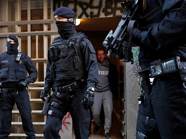 Barcelona'da terör operasyonu! 17 gözaltı