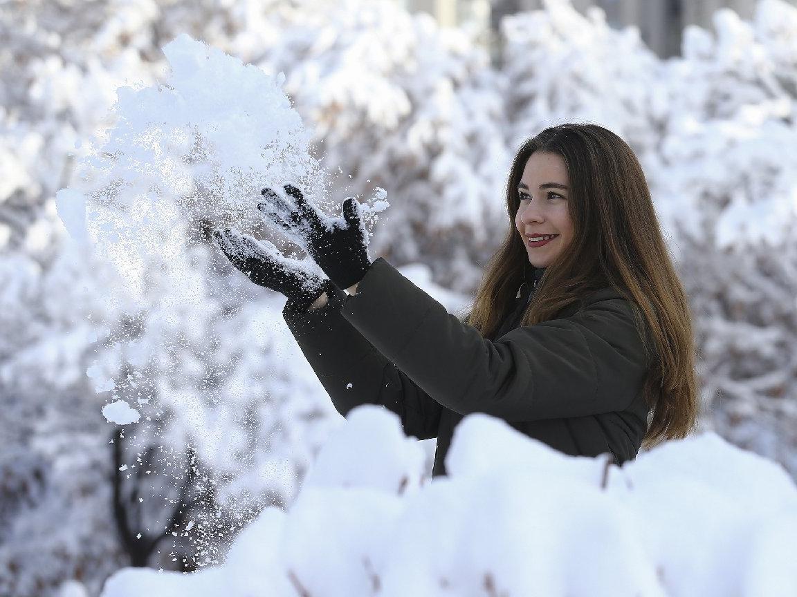 Ankara'da öğrenciler kar tatili haberi bekliyor! Ankara'da okullar tatil mi? Vasip Şahin'den kar tatili açıklaması geldi mi? (8 Ocak Salı)