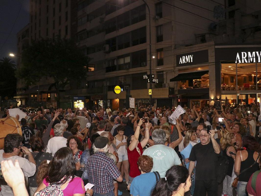 Arjantin'de halk zamlara karşı sokağa döküldü!