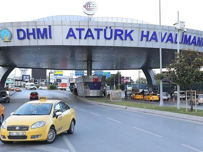 Atatürk Havalimanı'nda polisin silahı ateş aldı
