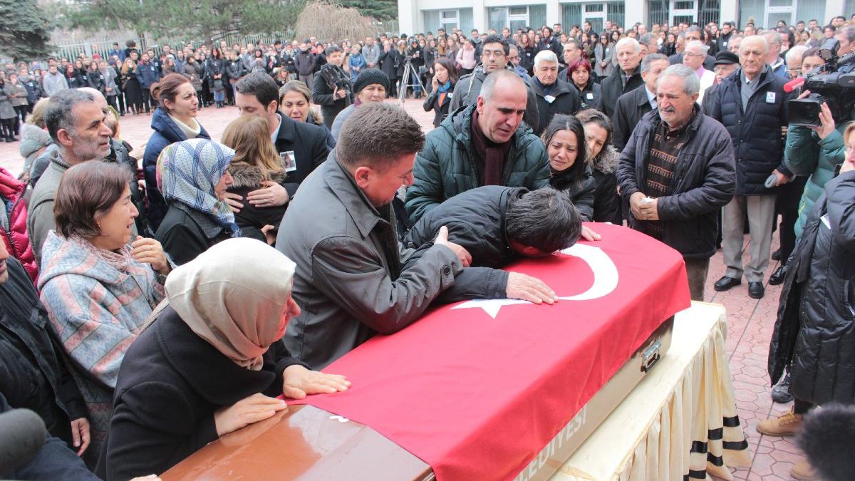Üniversitede öldürülen Ceren Damar'a fakülte önünde son görev