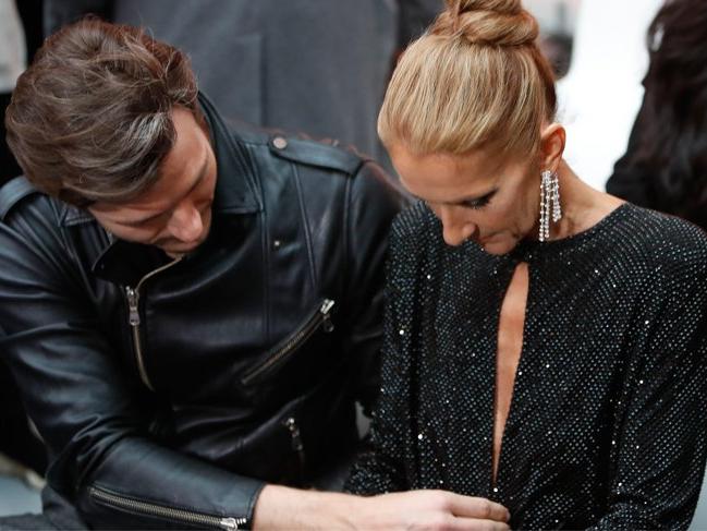 Celine Dion'un dekoltesi moda haftasına damga vurdu