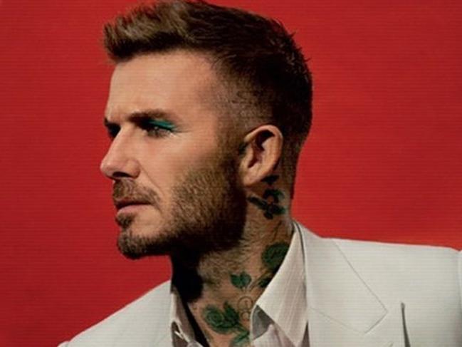 David Beckham Love dergisinin kapağı için makyaj yaptı