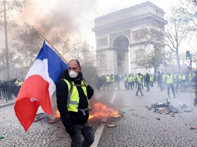 Fransa Ombudsmanı biber gazının yasaklanmasını istedi