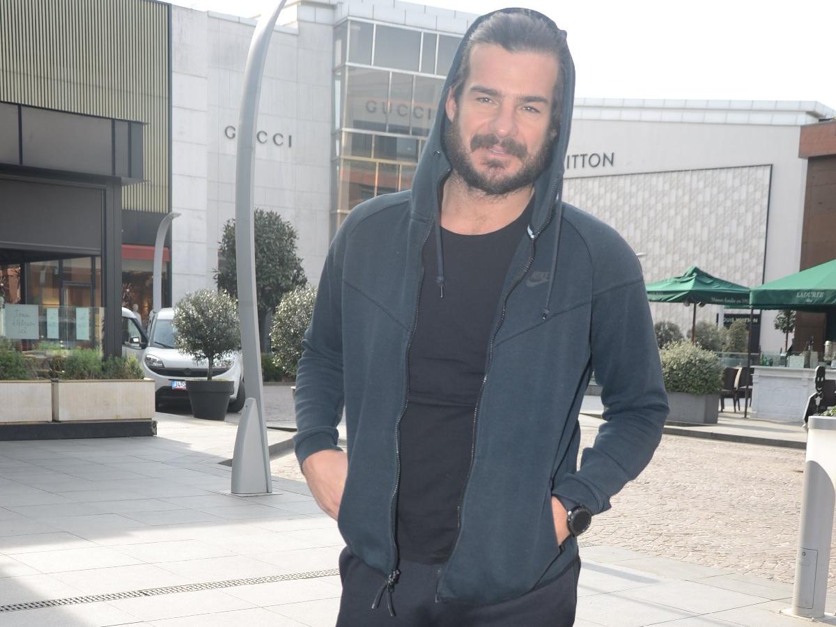 Hakan Hatipoğlu tek başına