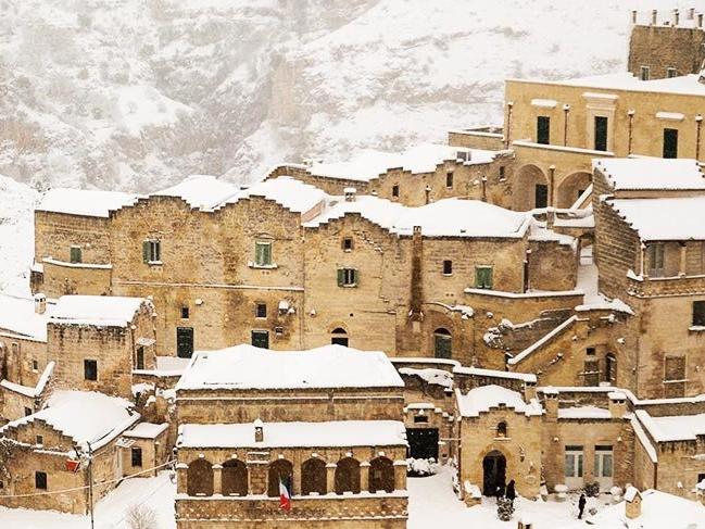 İlk insanların kentine kar yağdı