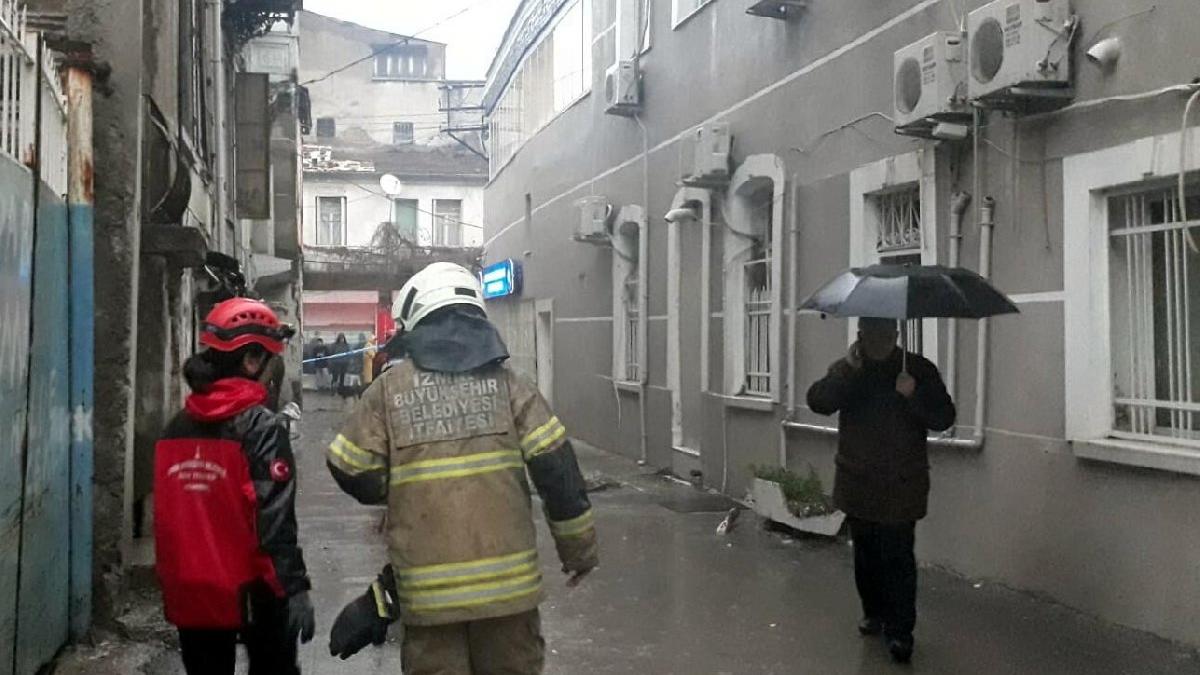 İzmir'de bina çöktü! 1 kişi hayatını kaybetti