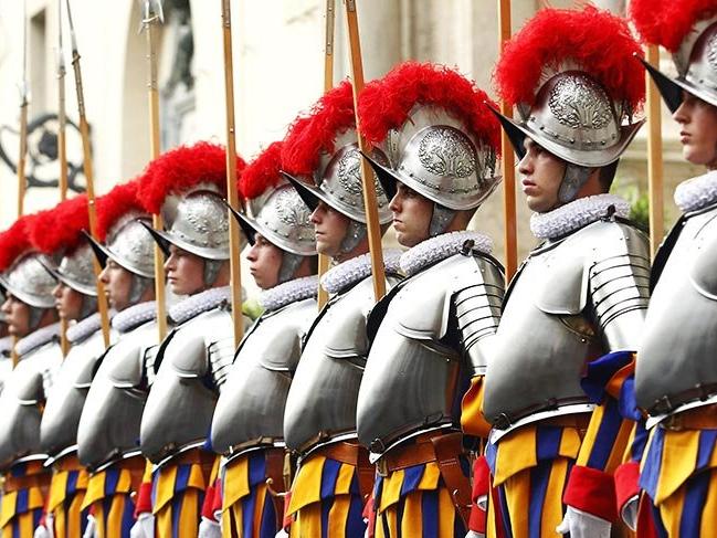 500 yıldır Papa'yı koruyan İsviçreli muhafızlar