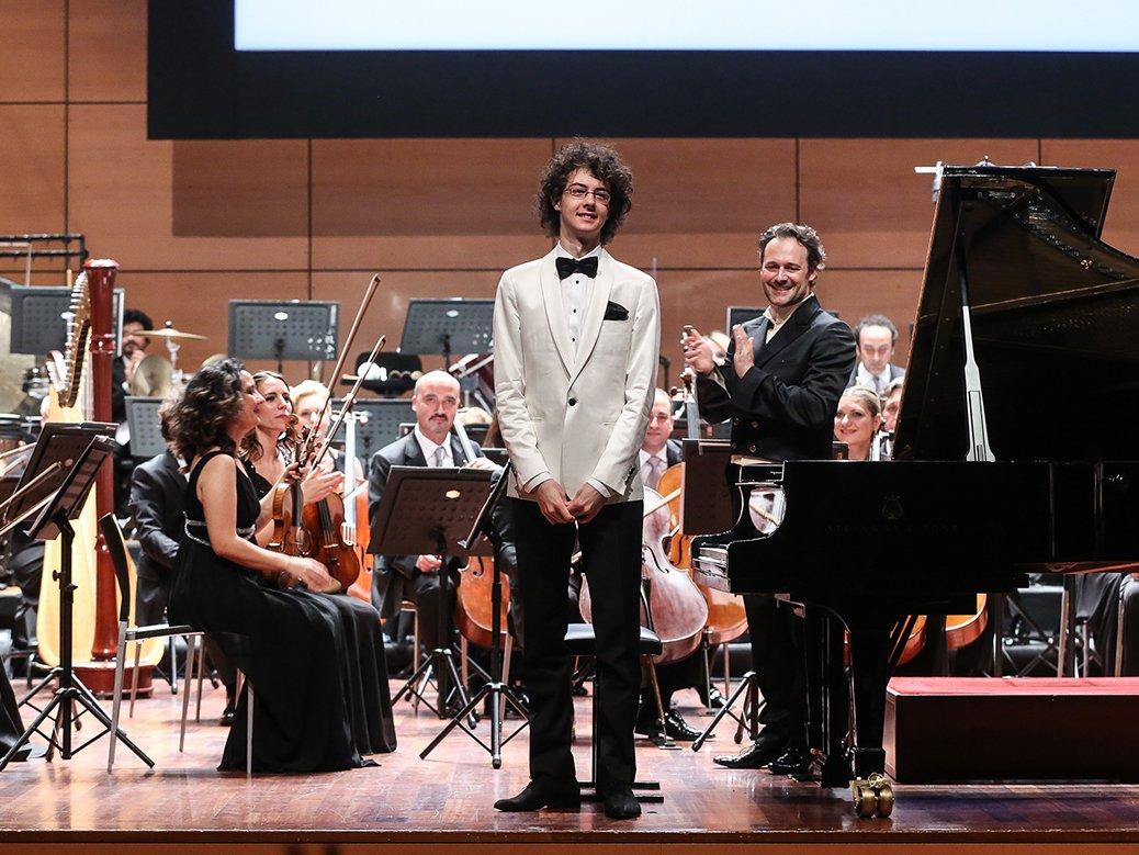 Aydın Gün Teşvik Ödülü piyanist Can Çakmur'un oldu
