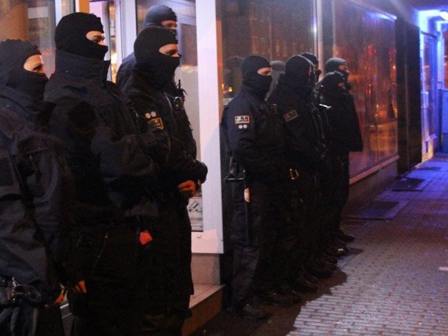 Alman polisi nargile bar ve kafelere baskın düzenledi