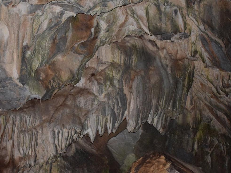 Liseli dağcılar, Hakkari'de mağara buldu