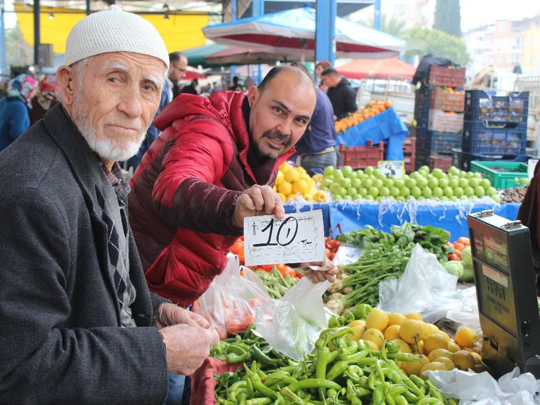 Antalya'da semt pazarları el yakıyor