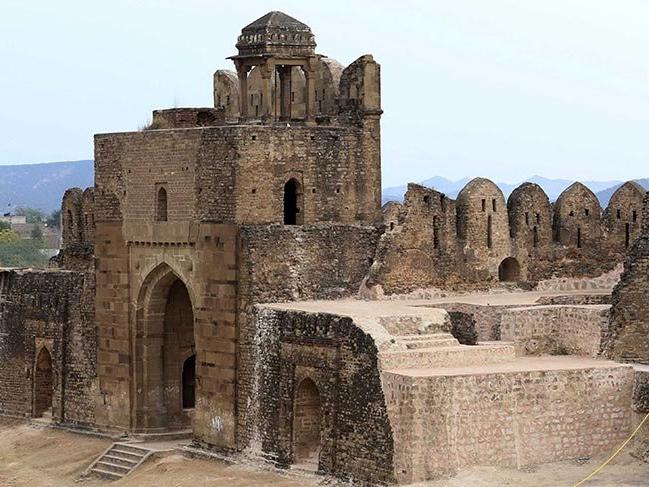 İslam mimarisinin benzersiz eserlerinden Rohtas Kalesi