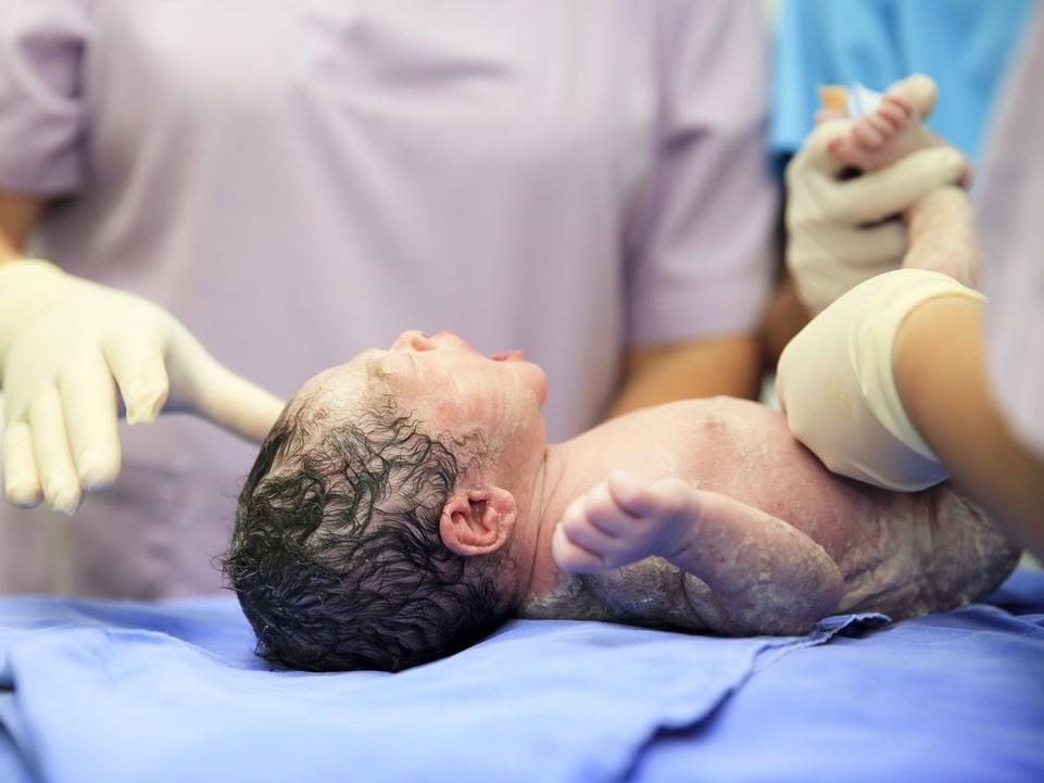'Ters duran bebek normal doğumla dünyaya geldi'