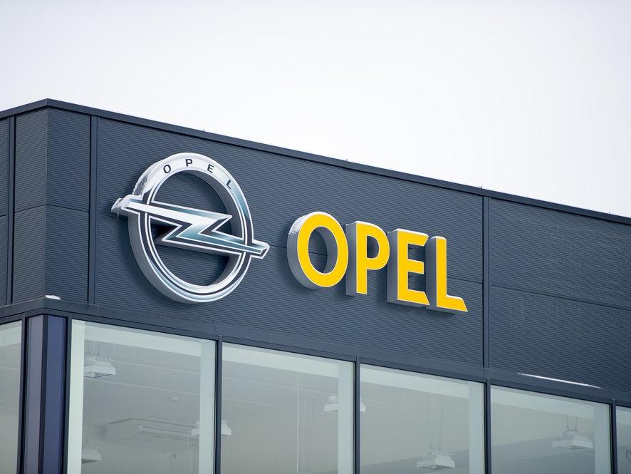 Opel üretimini yarıya indiriyor!
