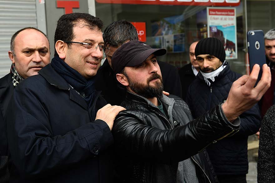 FOTO: DHA -CHP'nin İstanbul Büyükşehir Belediye Başkan Adayı Ekrem İmamoğlu, Bağcılar'da esnafı ziyaret ederek vatandaşlarla sohbet etti