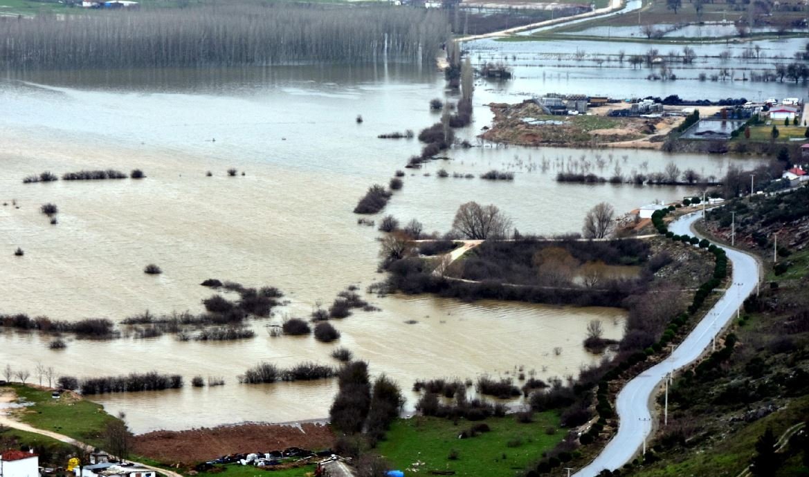 Muğla'da bazı tarım alanları sular altında kaldı.