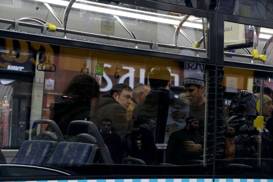 Kadın yolcu 'telefonum çalındı' dedi. Şoför otobüsün kapılarını kilitledi. Foto: DHA