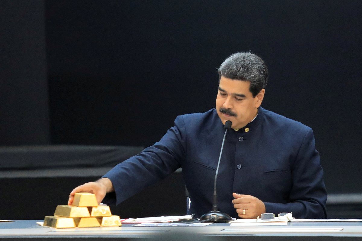 Tarihinin en büyük ekonomik krizini yaşayan Venezuela'da Maduro zor günler geçiriyor.