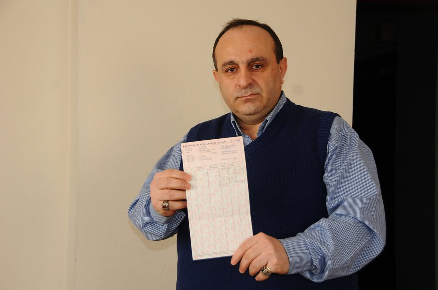 İhlaszede Özcan Kavurt evli ve 2 çocuk babası. 5 ay önce işsiz kalmış. İhlas’tan parasını alırsa birkaç ay rahat edecek.