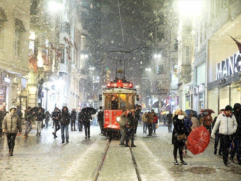 İstanbul'da yarın okullar tatil edildi!