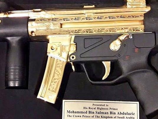 Pakistan'dan Prens Selman'a hediye: Altın kaplamalı silah