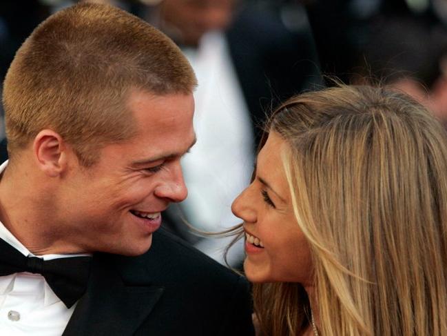 Brad Pitt'in Jennifer Aniston'ın evine hediye gönderdiği iddia edildi