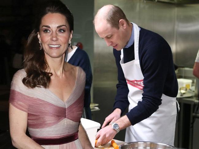 Kate Middleton galaya gitti, prens mutfağa girdi