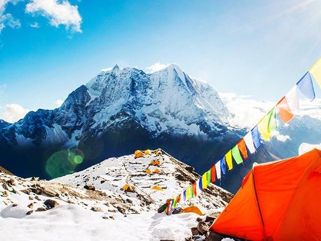 Çin, Everest Dağı'nı çöp nedeniyle turistlere kapattı