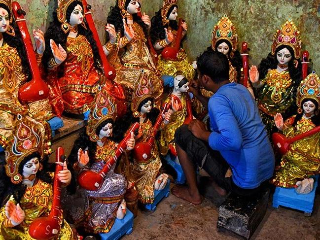 Hindu tanrıçası Saraswati için hazırlıklar
