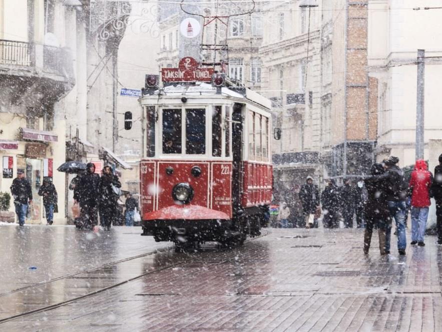 Meteoroloji'den hava durumu açıklaması: İstanbul'a kar sürprizi!