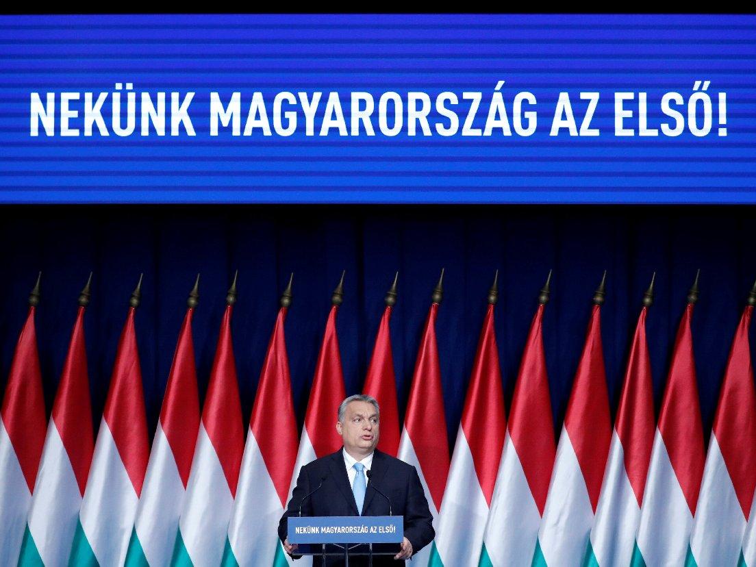 Orban'dan 4 çocuk vaadi: Vergi alınmayacak