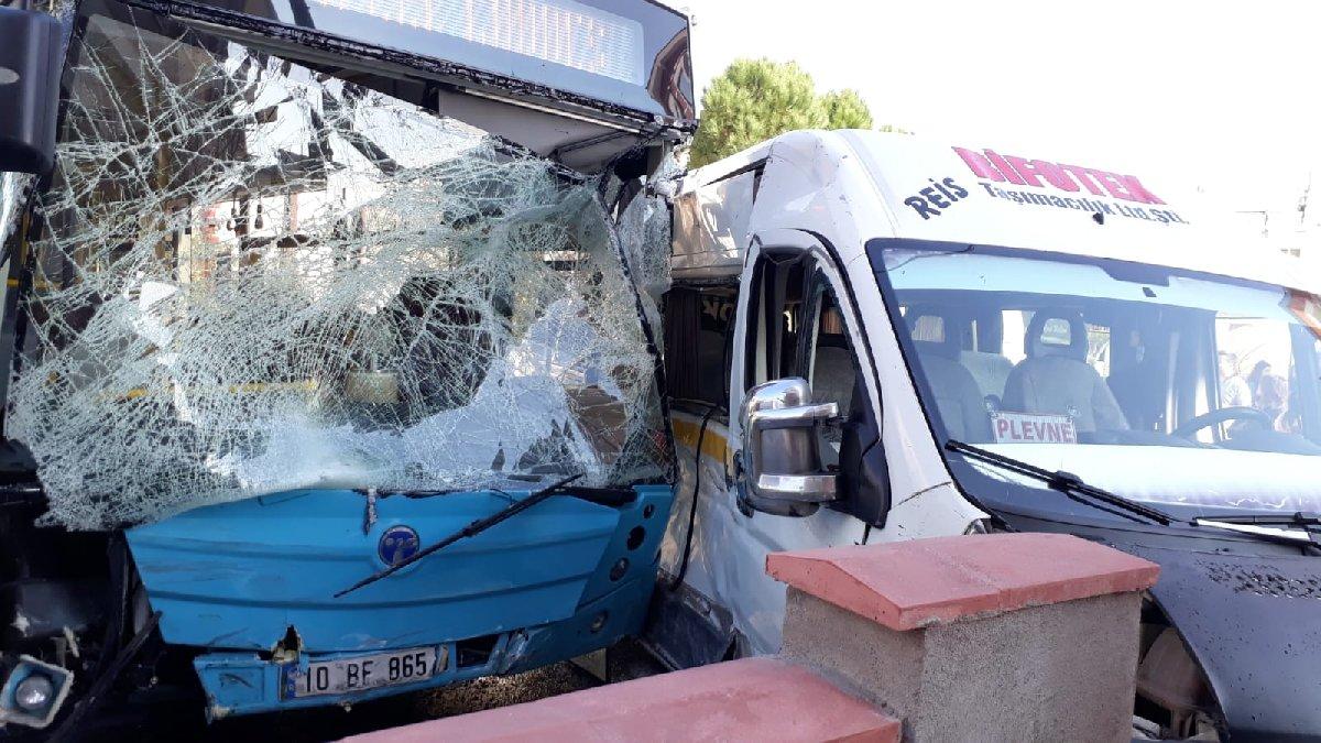 Son Dakika... Öğrenci servisi ile halk otobüsü çarpıştı: 19 yaralı