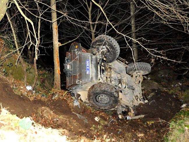 Trabzon'da zırhlı polis aracı devrildi: 2 polis yaralı