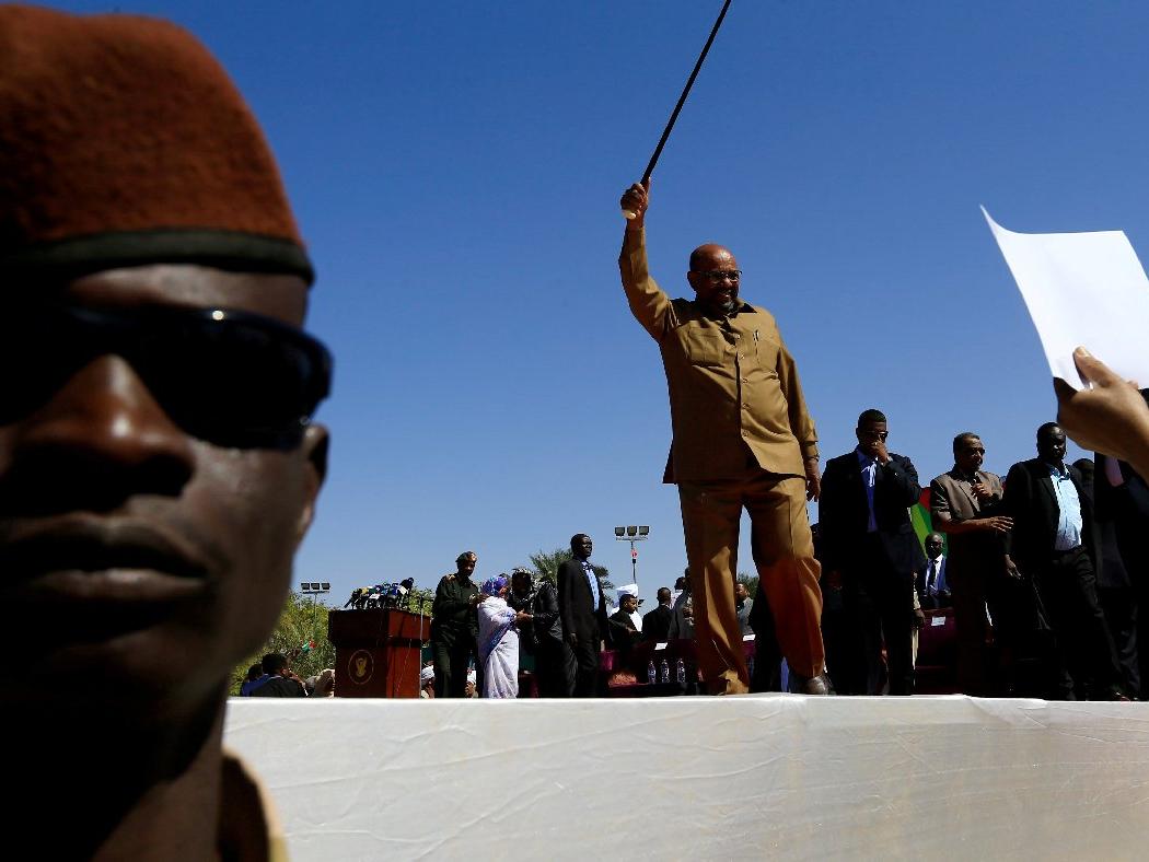 Sudan'da hükümet feshedildi, OHAL ilan edildi