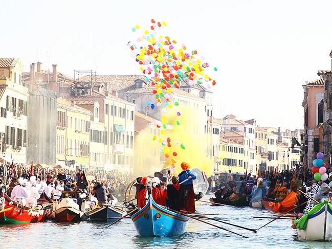 Venedik Karnavalı regatta yarışlarıyla başladı