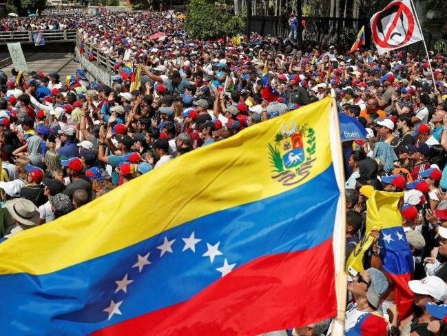 Venezuela'da elçilik krizi!