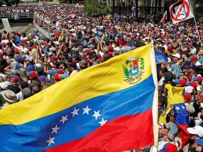 Venezuela sınırlarını kapatıyor